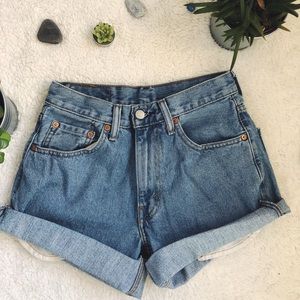 Vintage Levi Shorts 🌊